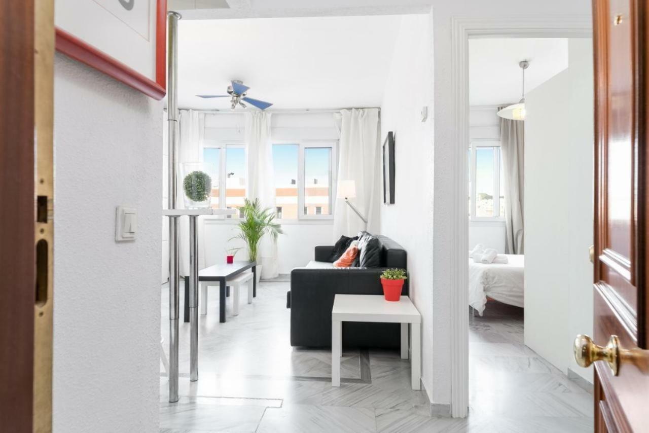 Lovely Suite With River Views And Parking Malaga Exterior photo