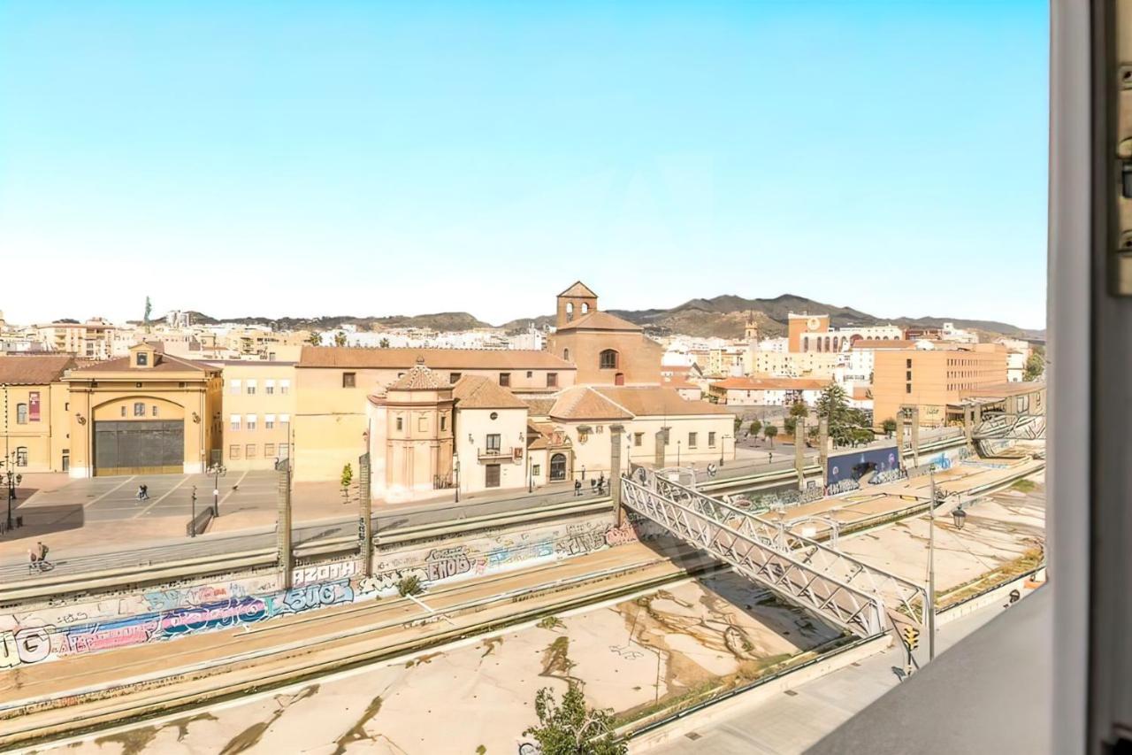 Lovely Suite With River Views And Parking Malaga Exterior photo